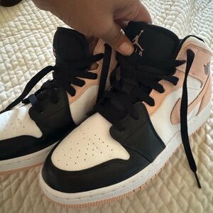 Air Jordan mid